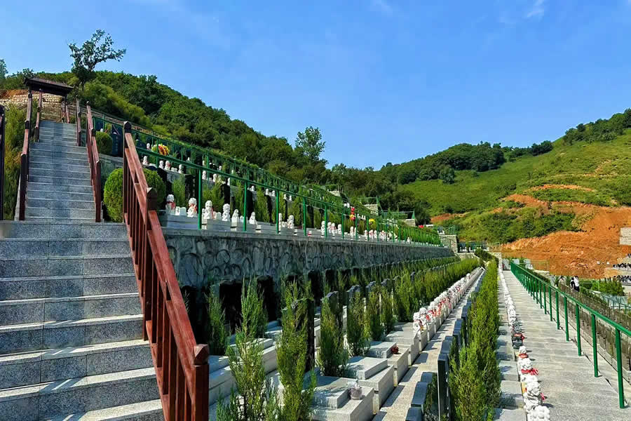 沈阳青云山墓园