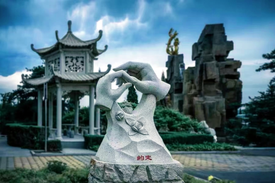 沈阳西郊卧龙墓园