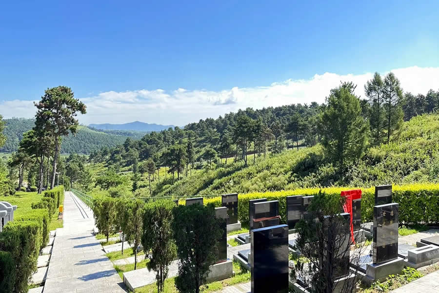 抚顺西灵山墓园