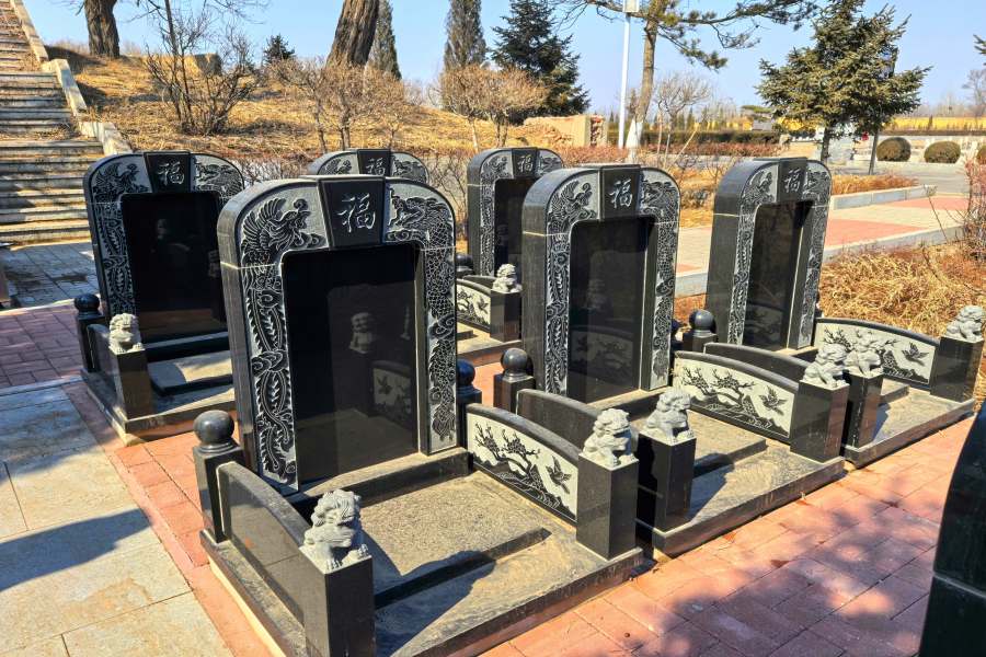沈阳卧龙墓园
