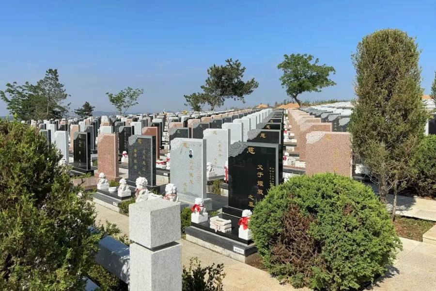 沈阳北龙山墓园