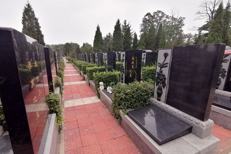 沈阳卧龙墓园