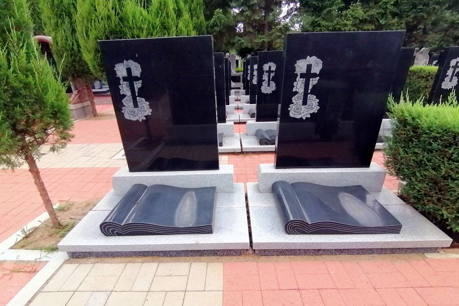沈阳卧龙墓园