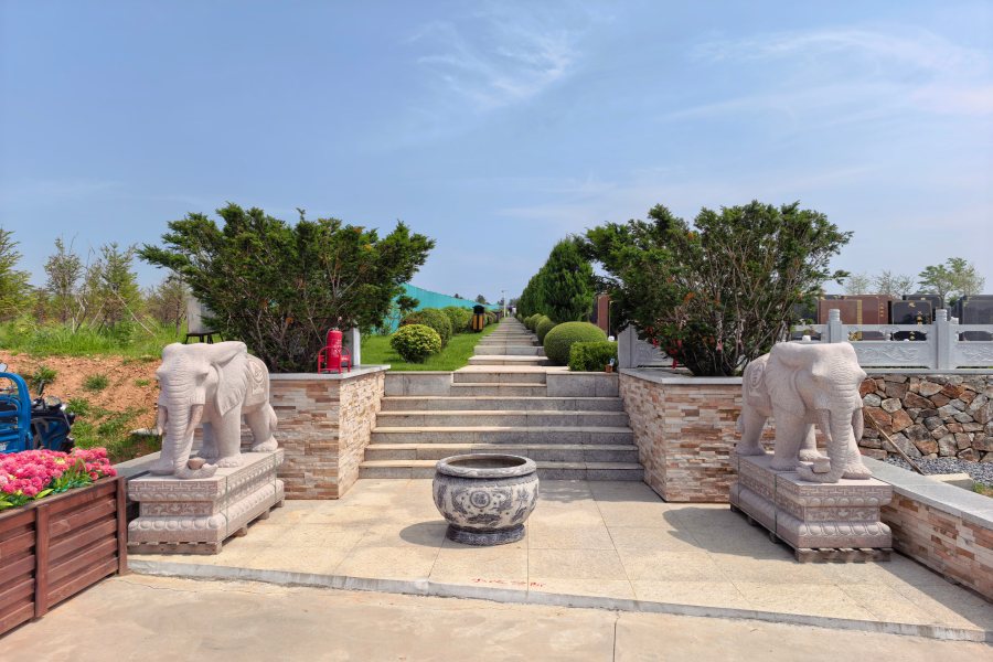 沈阳北龙山墓园